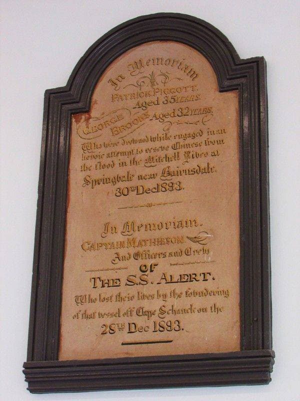 Plaque at the East Gippsland Library commemorating two incidents in 1893.