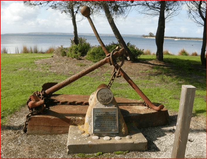 A whaleship anchor and plaque commemorate the crew of the Union.